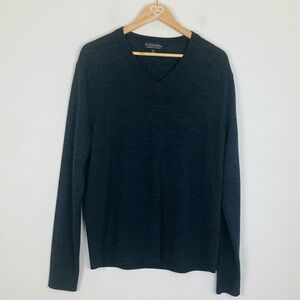 Brooks Brothers, charcoal gray “Brookstech”100% merino wool V-neck sweater. M.